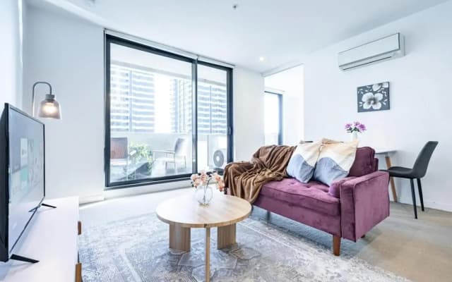 Bright 1BR1BA in MEL CBD+Balcony +wifi - photo 5