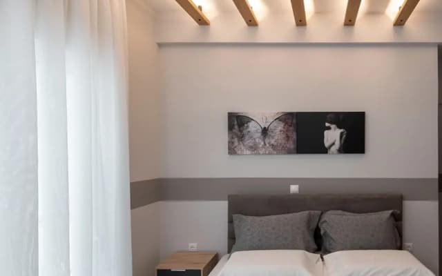 101m² Renovated Apartment in Koukaki - photo 2