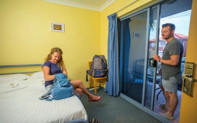 Sydney Beachouse Yha - photo 2
