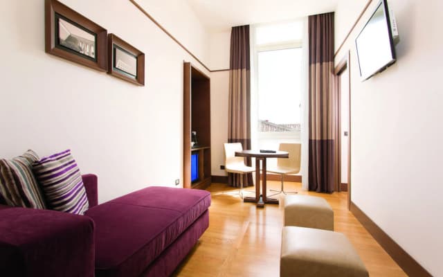 The Independent Hotel - photo 5