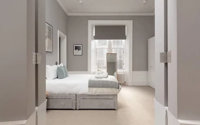 Torphichen Street 5 Star Luxury Apartment - photo 2