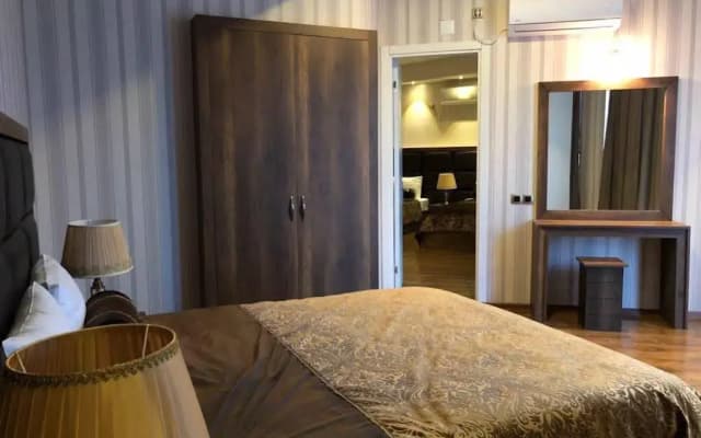 Green Queen Hotel - photo 5