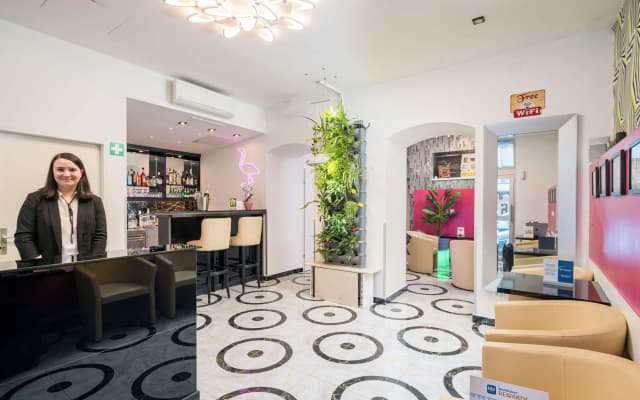 Best Western Plus Celebrity Suites - photo 2