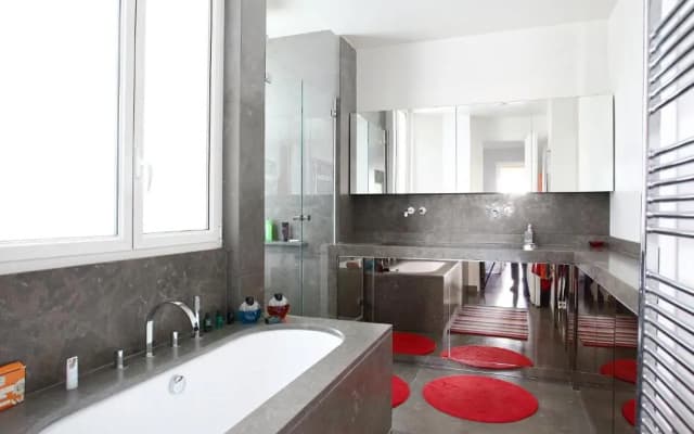 Outstanding 2 bedrooms with a terrific Eiffel Tower view - photo 4