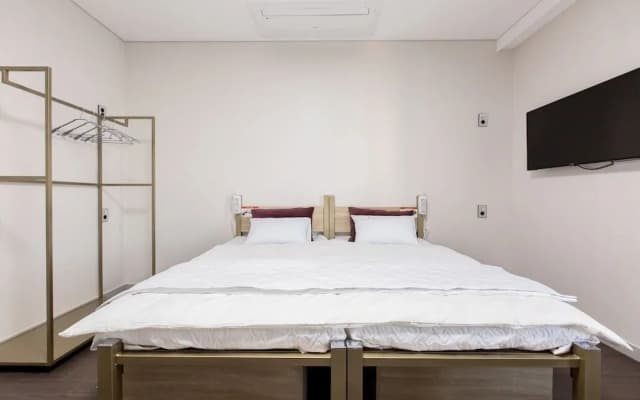 Shining Glory House - Hostel - photo 4