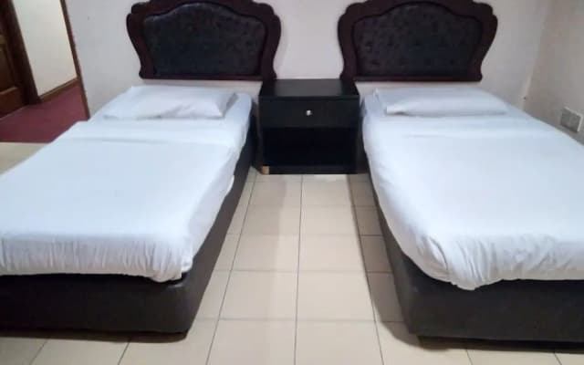 OYO 90376 Centre Point Hotel - photo 5