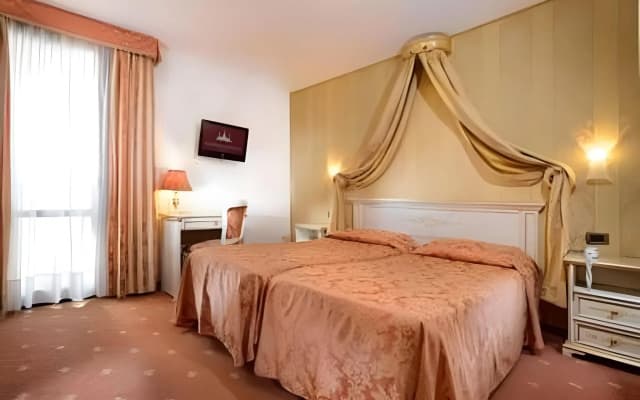 Hotel Ambassador Tre Rose - photo 4