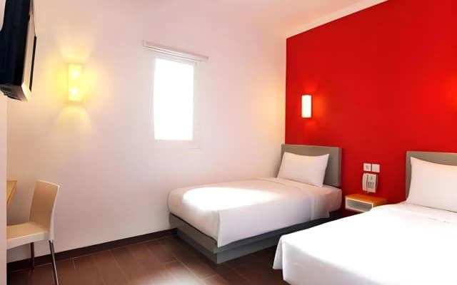 Amaris Hotel Dewi Sri - photo 4