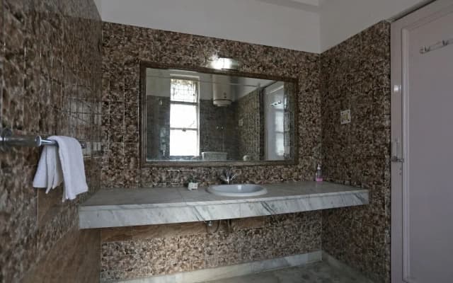 Kastle Guest House - photo 5