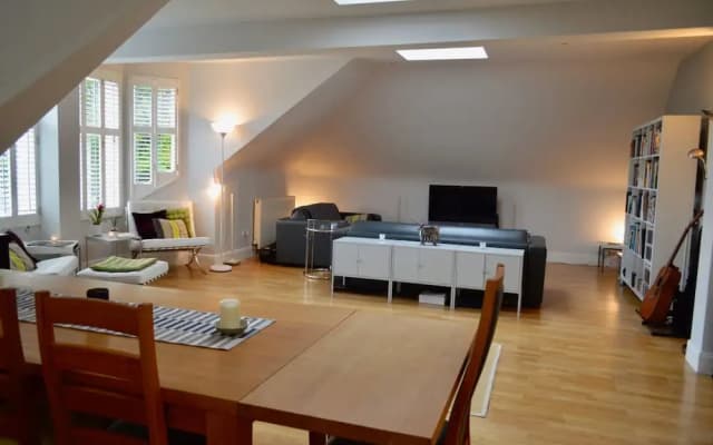 Stunning Loft Flat With Garden - photo 4