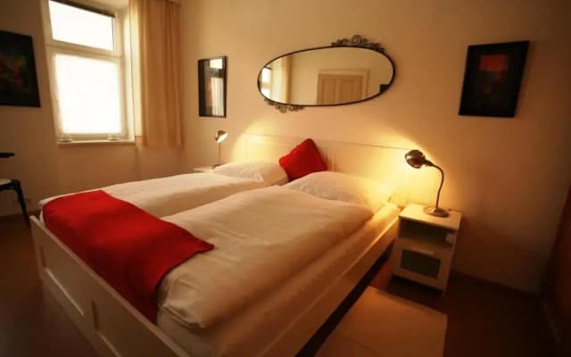 Freundliches Apartment mit Innenhof-Garten - photo 3