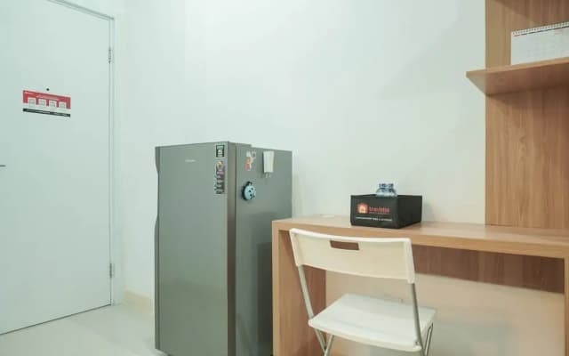 Lovely and Strategic Studio at Green Pramuka Apartment - photo 3