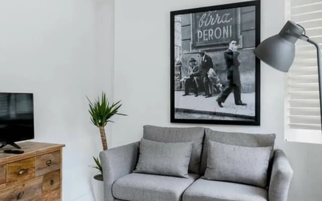 Rustic 2 Bed Maisonette Over 3 Floors In Goodge St - photo 3