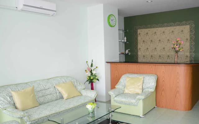 Emerald Hotel - photo 2