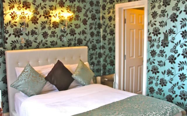 Crompton Guest House - photo 4