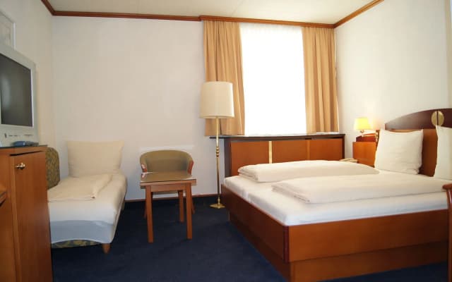 The Weekend Hotel - photo 3