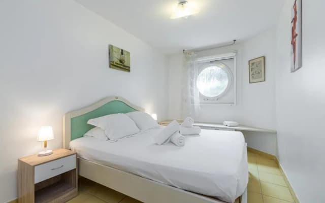 Nice 1 Bedroom downtown Carré d'Or with garage - photo 3