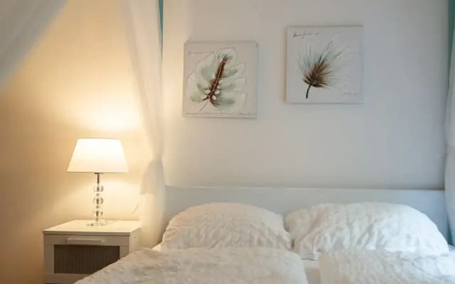 Timeless 2BR Near Downtown - photo 3