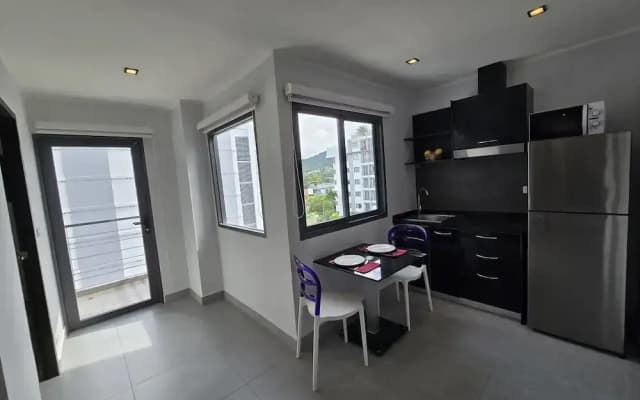 Sleek Corner 1 Bed Apt T1-607 - photo 4