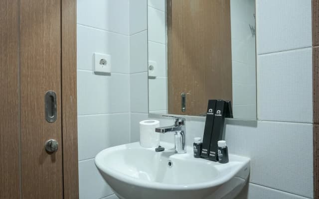 Minimalist And Comfy Puri Orchard Studio Apartment - photo 5