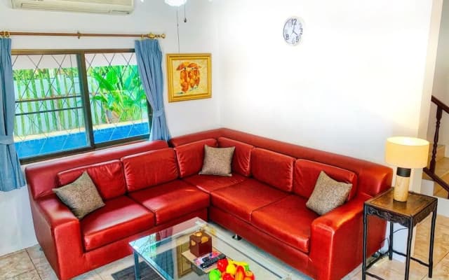 Royal Park Apartments - photo 4