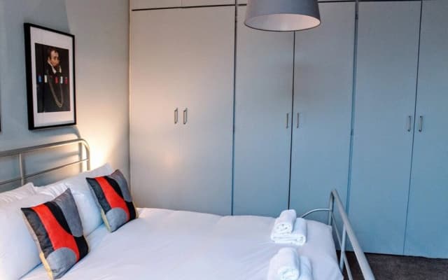 1 Bedroom Apartment In Edinburghs New Town - photo 2
