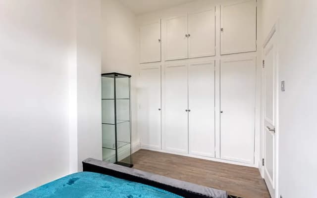Charming Chelsea Flat - photo 2
