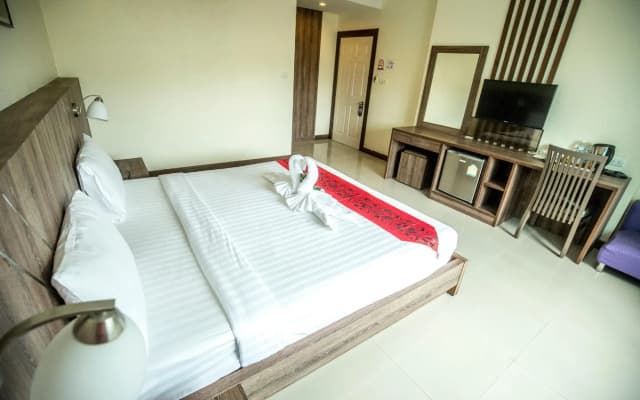 The Cocoon Patong Hotel - photo 2
