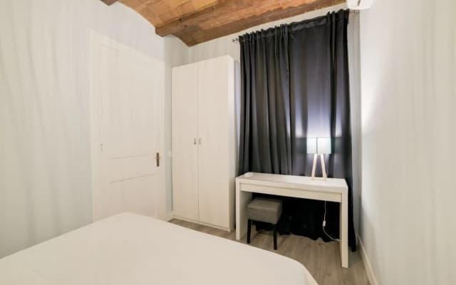 Modern & Chic 2 Bed Apt in Lesseps - photo 2