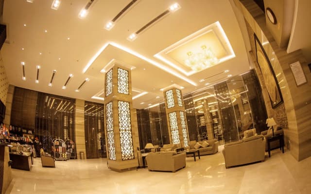 Halong Palace Hotel - photo 2