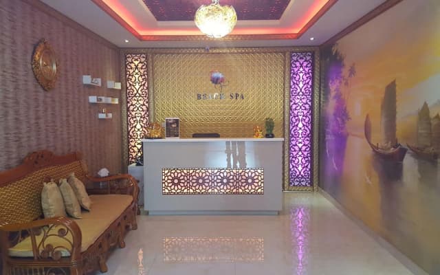 Beach Hotel Apartment - photo 2