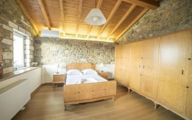 Stunning 2 bedroom house with amazing view - photo 3