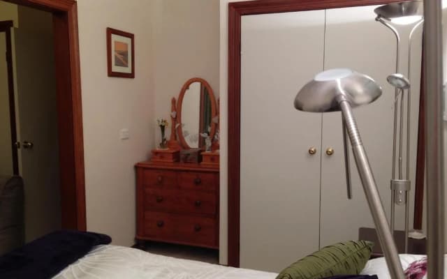 Mornington Cherry Blossom Bedsit - photo 2