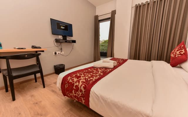 Hotel Red Saffron - photo 2