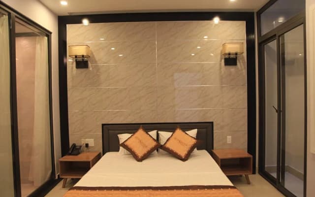 Sunshine Hotel - photo 2