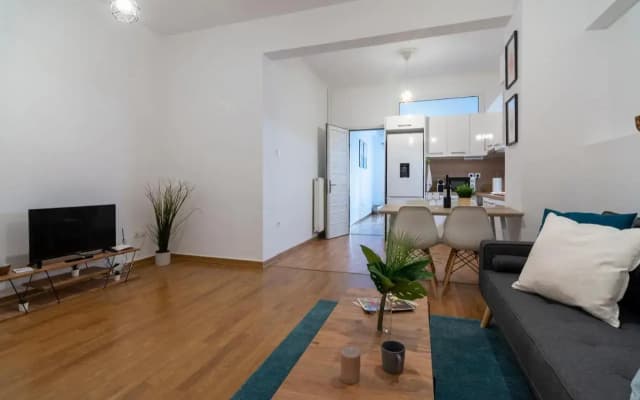 Modern 2BD apt in Athens , 3-min metro - photo 5