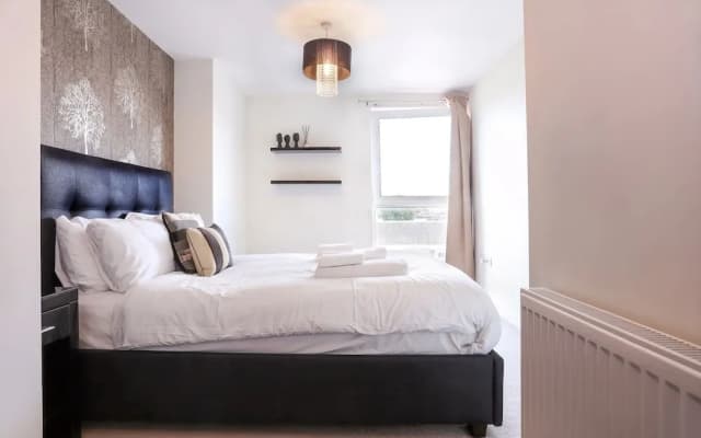Greenwich Two Bed Flat, with Pool &Parking - photo 3