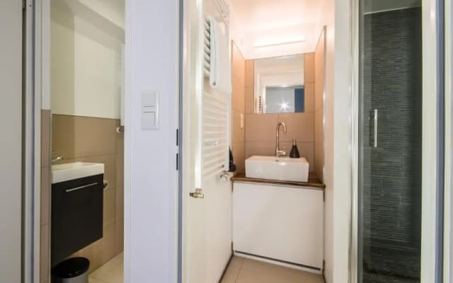 Quiet Courtyard Apartment (KB6) - photo 4