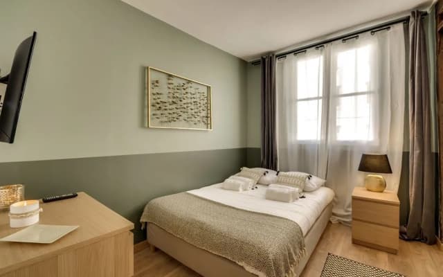 Beautiful Triplex in the center of Paris - photo 5