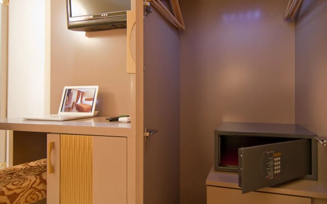 Fellini Hotel - photo 4