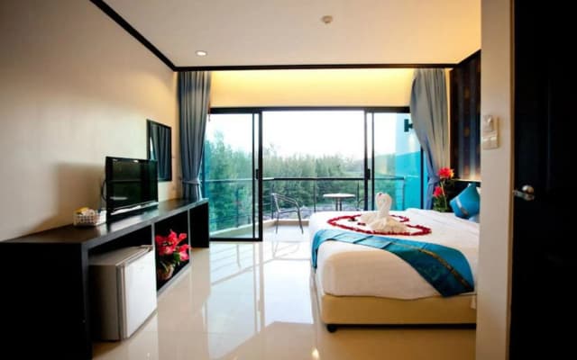 Kata Green Beach Hotel - photo 2