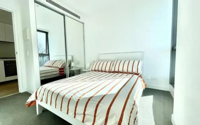 1 Bedroom Modern Apartment Near Crown and CBD - photo 4