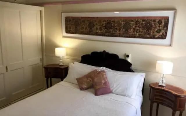 The Chalet Guesthouse And Studio - photo 4