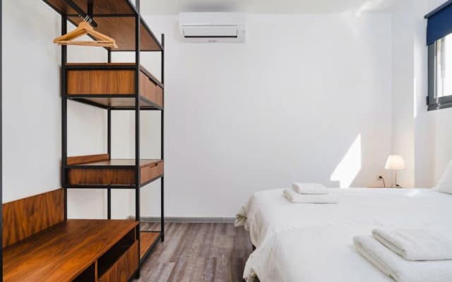 "sanders Home Suites - Bright Downtown 1-bdr. Apt." - photo 5