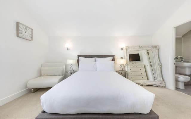 Modernist Whites - photo 4