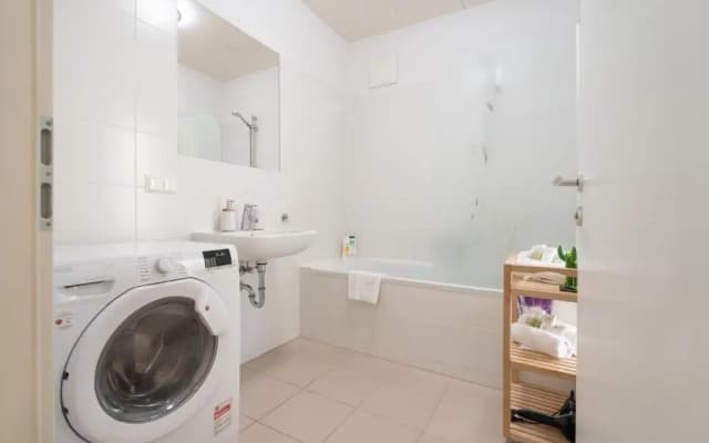 Helles, neues DG Apartment mit Blick zum Donauturm - photo 4