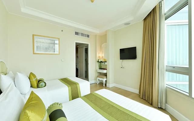 Executive Club at Windsor - photo 2