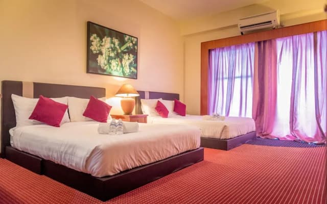 H Beach Suite at Rainbow Paradise Beach Resort - photo 4