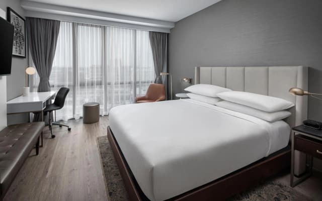Four Points by Sheraton Flushing - photo 4
