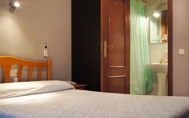 Hostal Fuencarral Kryse - photo 4